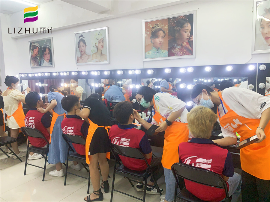 女士妝容和男士妝容的區(qū)別，廣西彩妝化妝專業(yè)培訓(xùn)課程