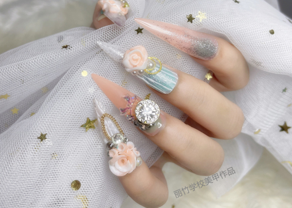 美甲掉漆補救方法，南寧美甲專業(yè)正規(guī)學(xué)校分享技巧