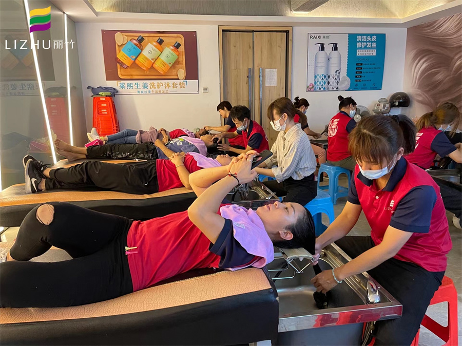 學(xué)美發(fā)店正確的洗頭方法，告訴你南寧哪里有洗頭培訓(xùn)技術(shù)？