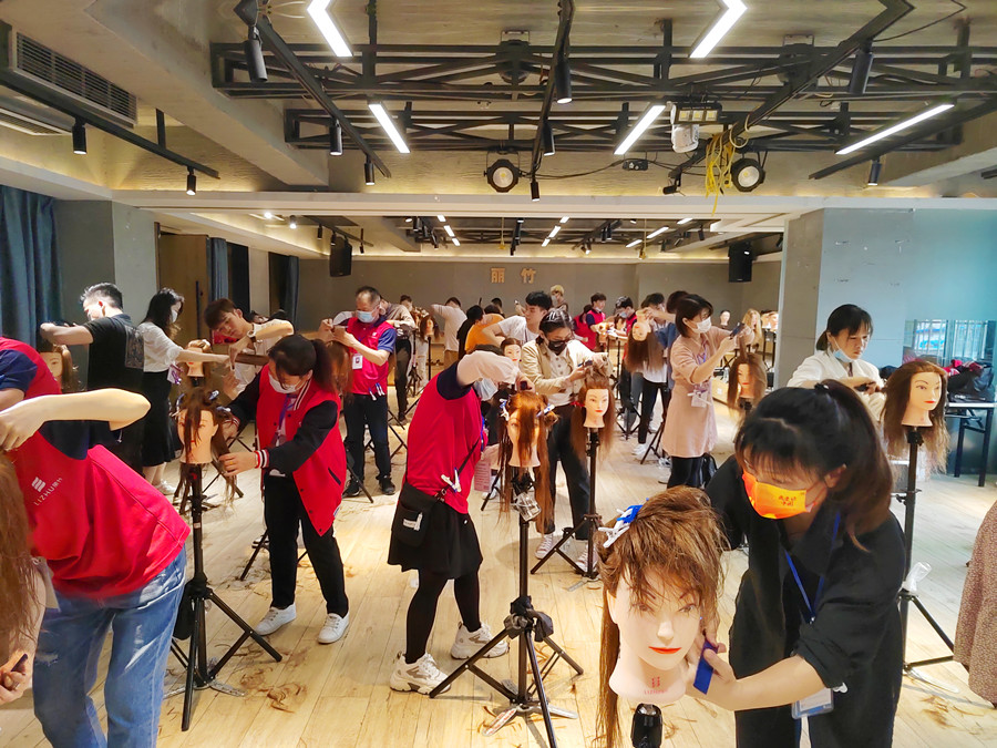 邊緣層次的常用修剪方法，南寧美發(fā)培訓(xùn)排行榜前十課堂筆記