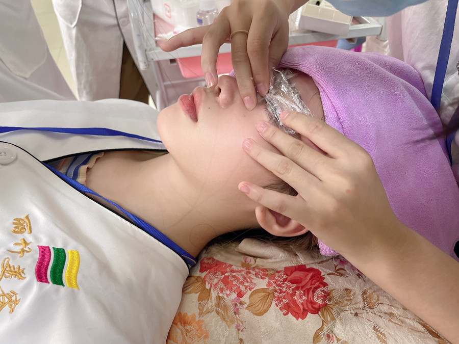 角蛋白翹睫術(shù)，廣西學(xué)美睫技術(shù)