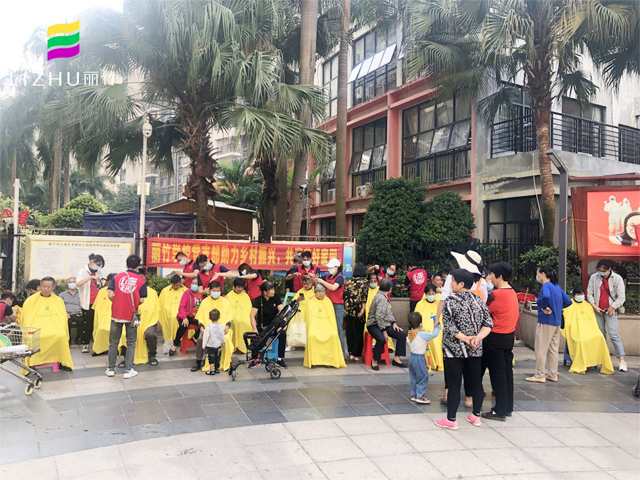 南寧美容美發(fā)學(xué)校公益活動(dòng)，居民們連連稱贊