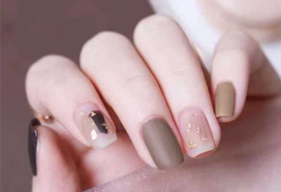 溫柔暖棕秋冬美甲 ??，南寧市美甲學(xué)校讓你成為“小太陽”