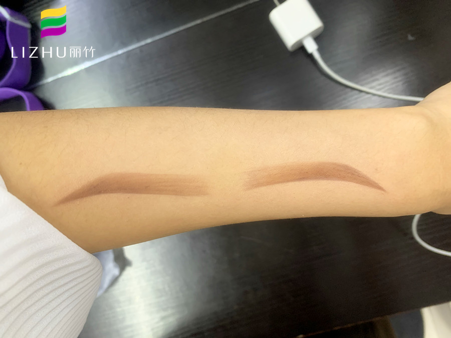 為什么要在手上畫眉？廣西化妝課堂練習(xí)