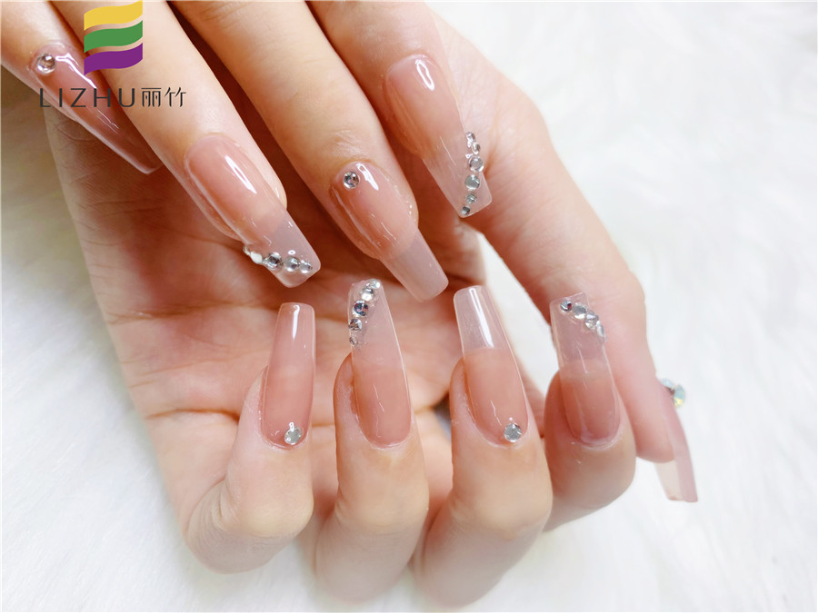 冬天做美甲的注意事項，南寧培訓(xùn)美甲師課件教學(xué)內(nèi)容