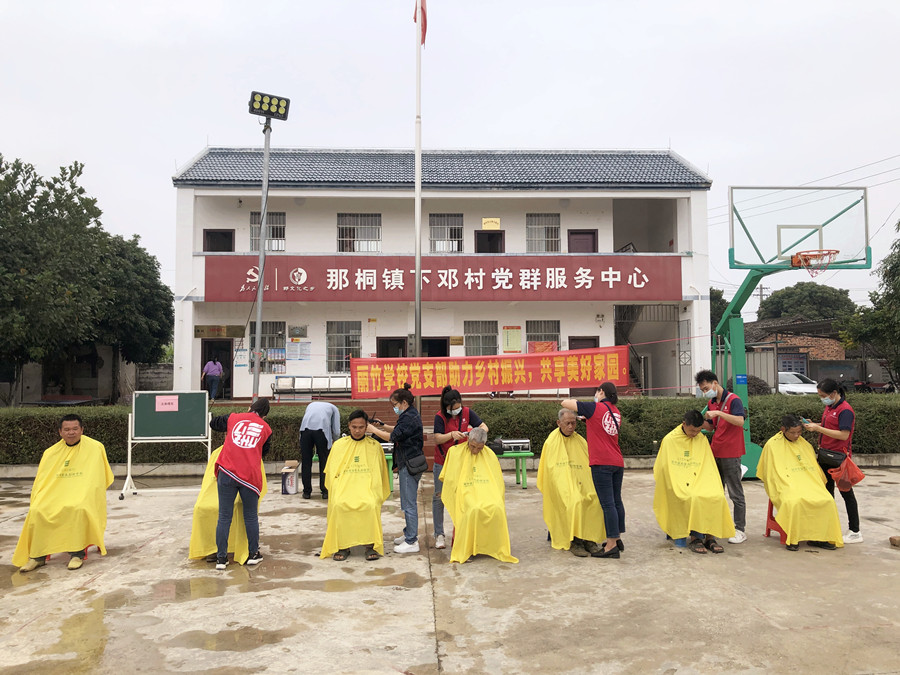 南寧美發(fā)培訓(xùn)學(xué)校“三下鄉(xiāng)”活動(dòng)，群眾連連稱贊