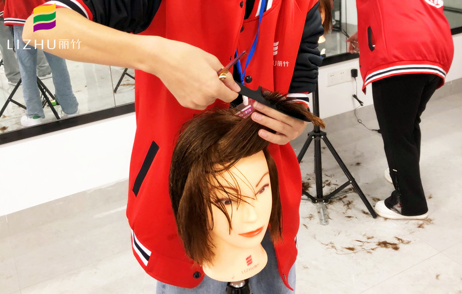 平剪和牙剪的區(qū)別 | 南寧美發(fā)知識(shí)講解