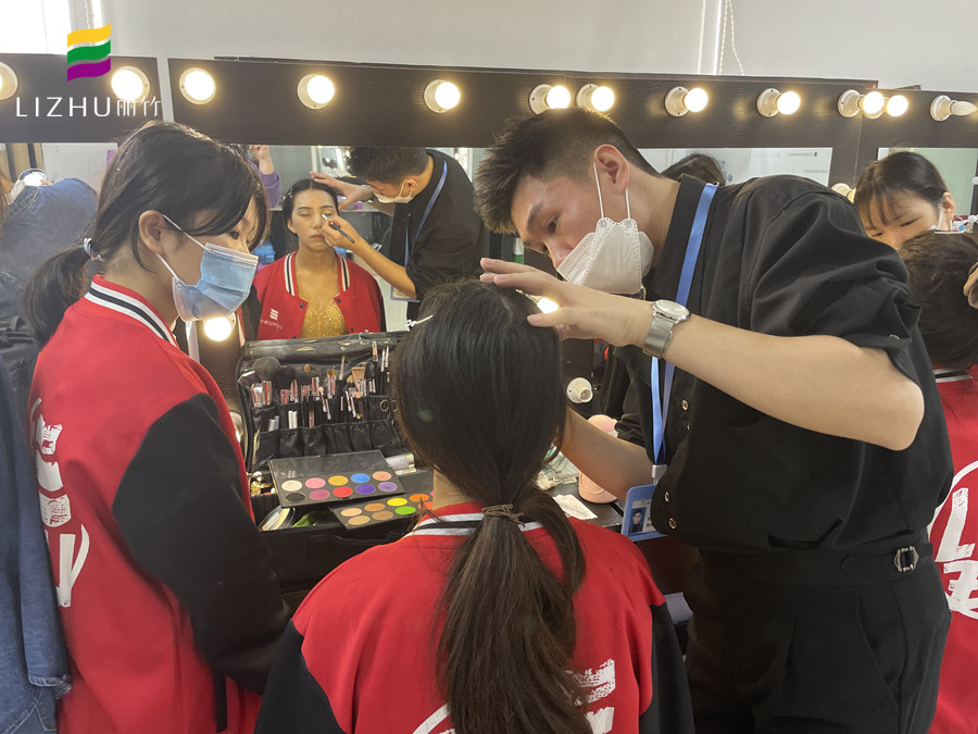 怎樣化妝能減少T區(qū)出油？廣西化妝職業(yè)培訓(xùn)班分享技巧