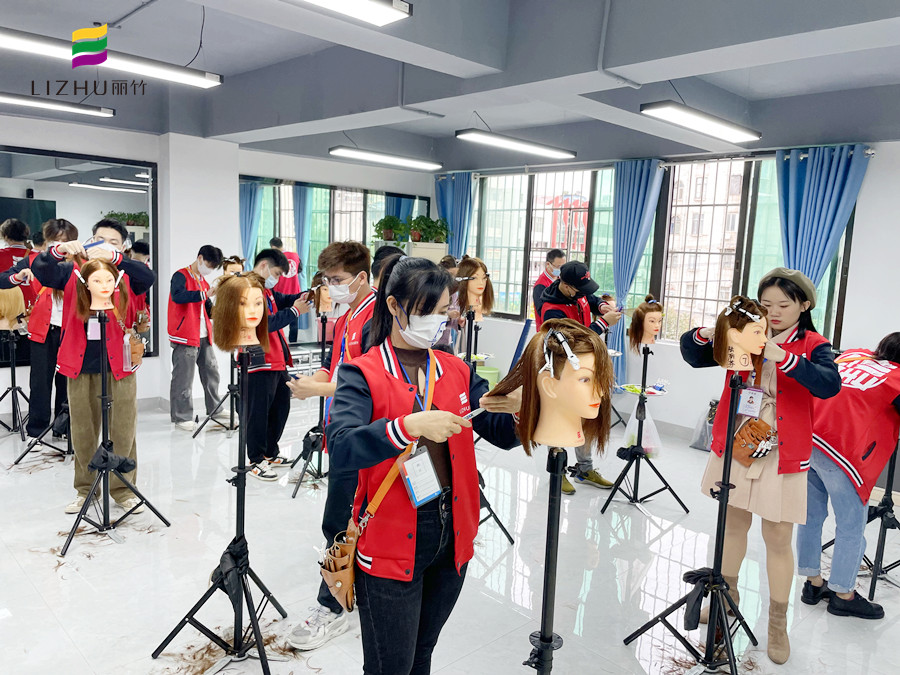 南寧學(xué)美發(fā)剪發(fā)：不同長度碎發(fā)怎么剪？