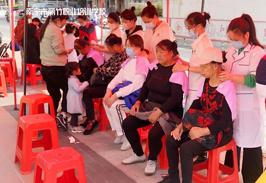 美容社會實踐活動，廣西美容職業(yè)學(xué)校專業(yè)技能贏口碑
