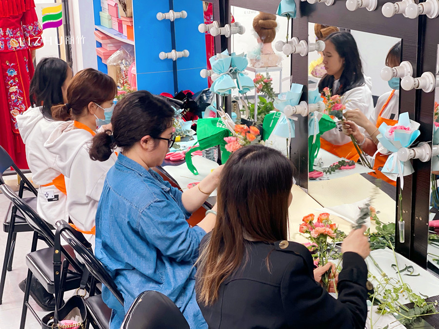 南寧專業(yè)花藝課程--零基礎(chǔ)學(xué)單支花束