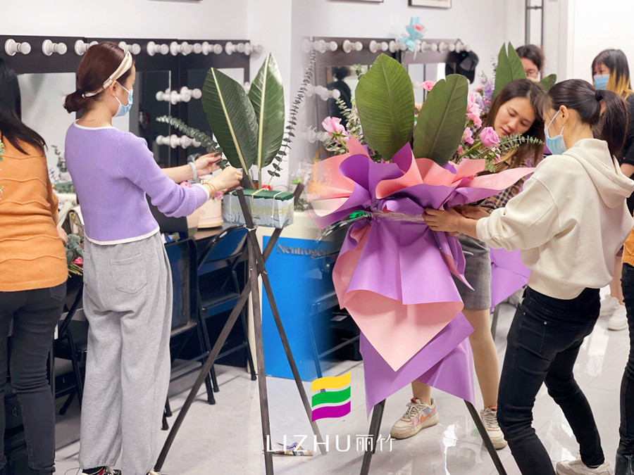 廣西學插花藝術：開業(yè)花籃制作技巧