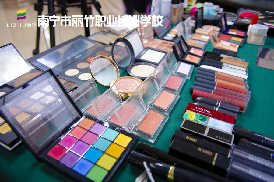 眼影的色調(diào)認識，廣西彩妝化妝基礎(chǔ)班課件內(nèi)容