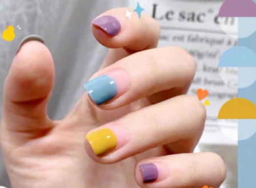 撞色混搭美甲，將夢幻氣氛值拉滿