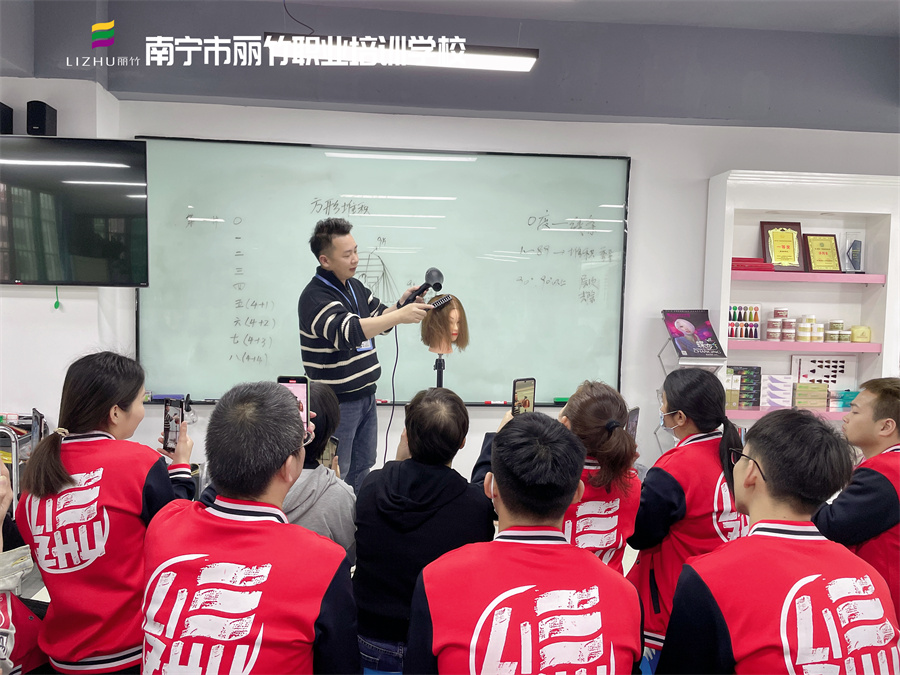 成功美發(fā)師具備哪些條件？南寧美發(fā)理發(fā)培訓