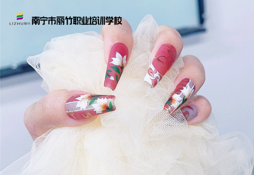 國風玉蘭花美甲，南寧美甲款式造型班演繹別樣之美