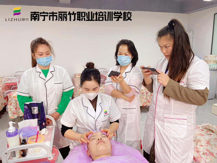 點(diǎn)按太陽（xue）的注意事項(xiàng)，南寧按摩學(xué)校培訓(xùn)內(nèi)容