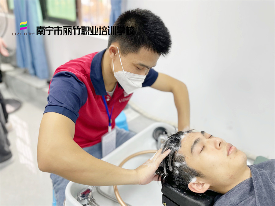 如何判斷頭發(fā)類型？零基礎(chǔ)學(xué)洗護(hù)