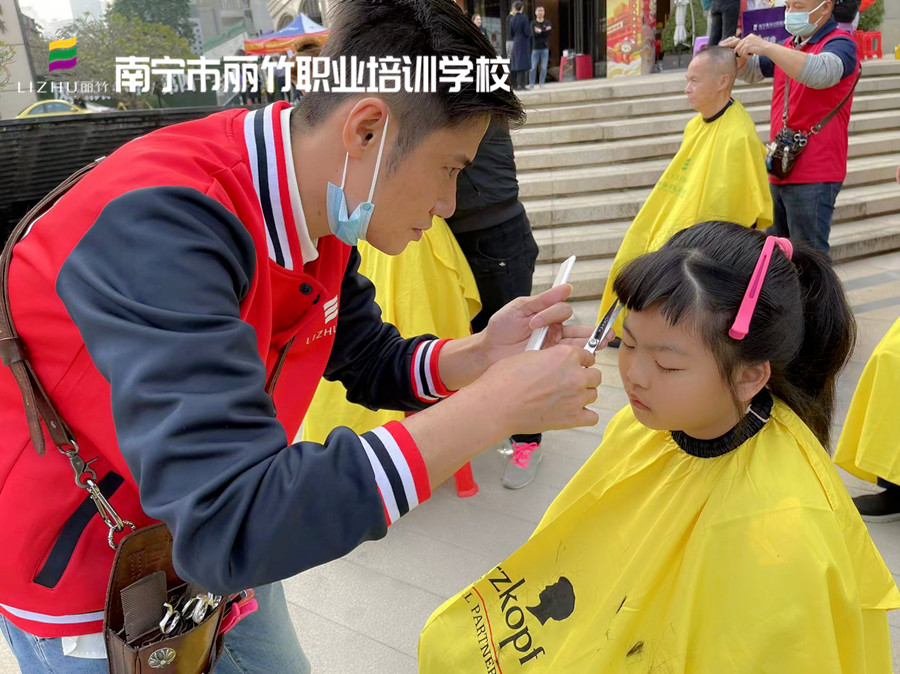 發(fā)分叉怎么保養(yǎng)？南寧美發(fā)養(yǎng)發(fā)護(hù)理頭發(fā)教程