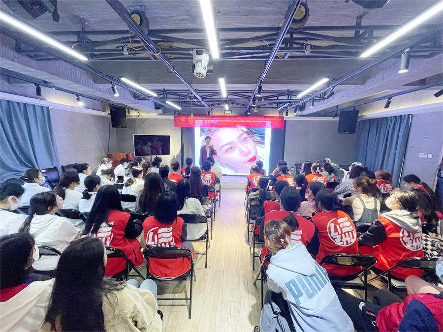 機(jī)器操作紋唇注意事項(xiàng)，一起學(xué)南寧紋繡培訓(xùn)師課程