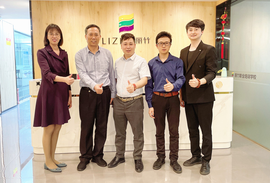 歡迎桂林市美容美發(fā)協(xié)會(huì)到麗竹學(xué)校參觀(guān)交流