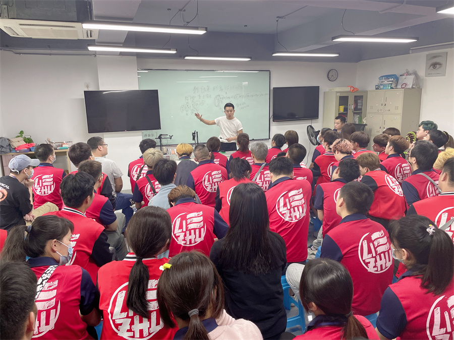 廣西美發(fā)學(xué)校哪家推薦工作？到麗竹學(xué)校就業(yè)宣講會