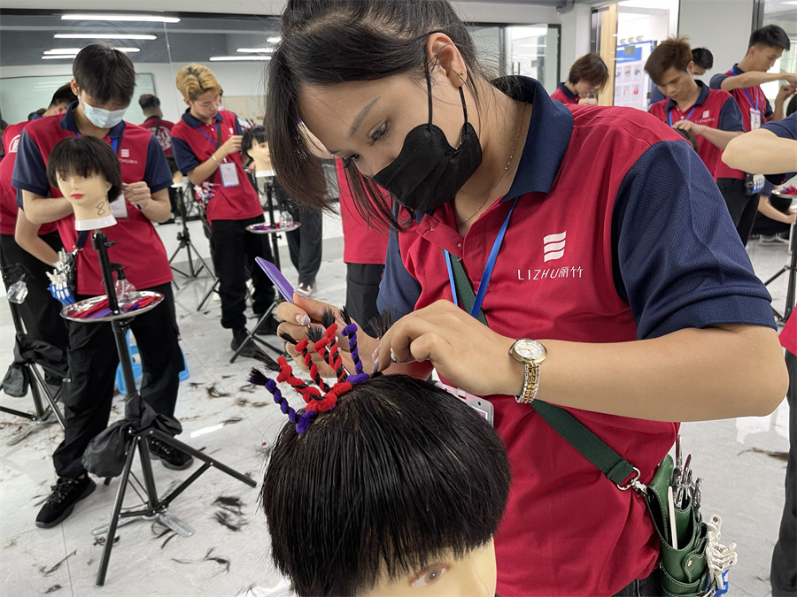 廣西燙發(fā)技術(shù)：煙花燙需要注意什么？