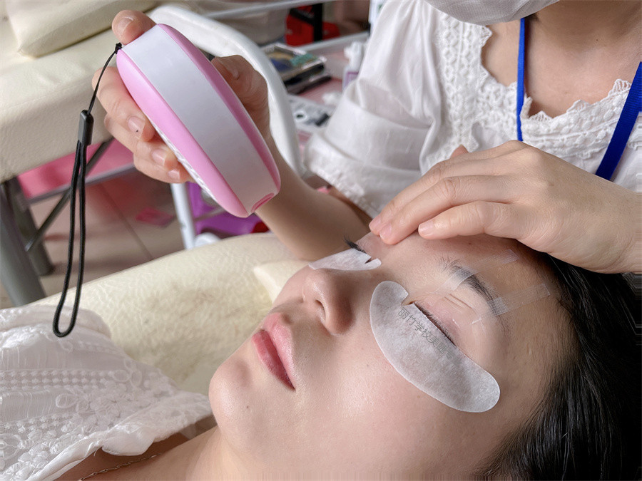 美睫風(fēng)扇吹風(fēng)機(jī)有什么用？南寧學(xué)美睫技術(shù)