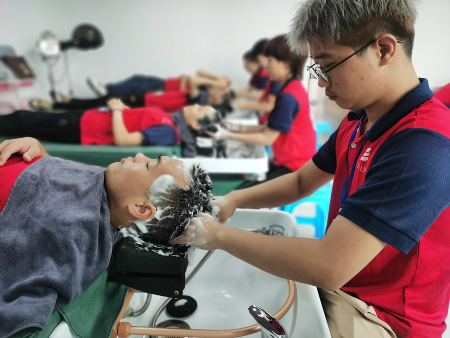 頭發(fā)如何保養(yǎng)？南寧美發(fā)護(hù)理培訓(xùn)課程