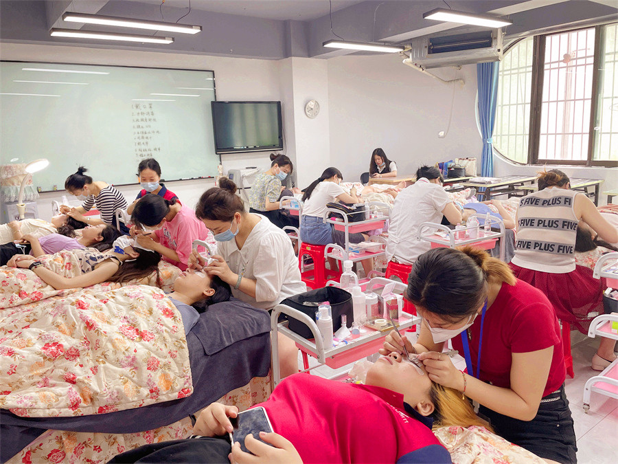 圓滿結(jié)束！麗竹美睫時(shí)尚款式造型班