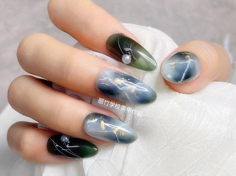水墨暈染美甲，廣西美甲培訓(xùn)機(jī)構(gòu)學(xué)員作品