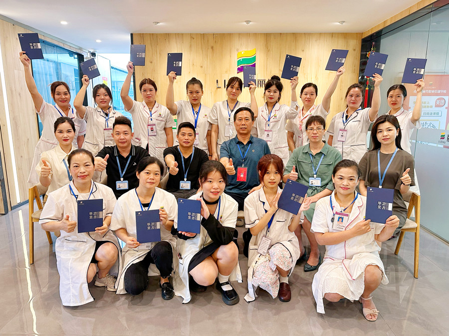 畢業(yè)啦！廣西美容學(xué)校畢業(yè)感言