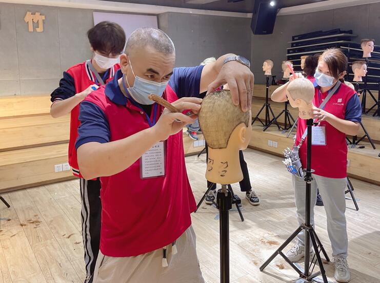 剃光頭的注意事項(xiàng)，南寧理發(fā)學(xué)校美發(fā)培訓(xùn)