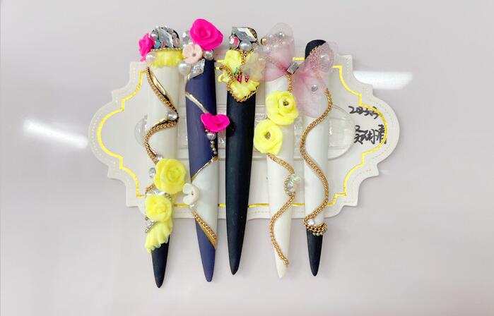 創(chuàng)意雕花沙龍甲，南寧美甲培訓(xùn)學(xué)員作品