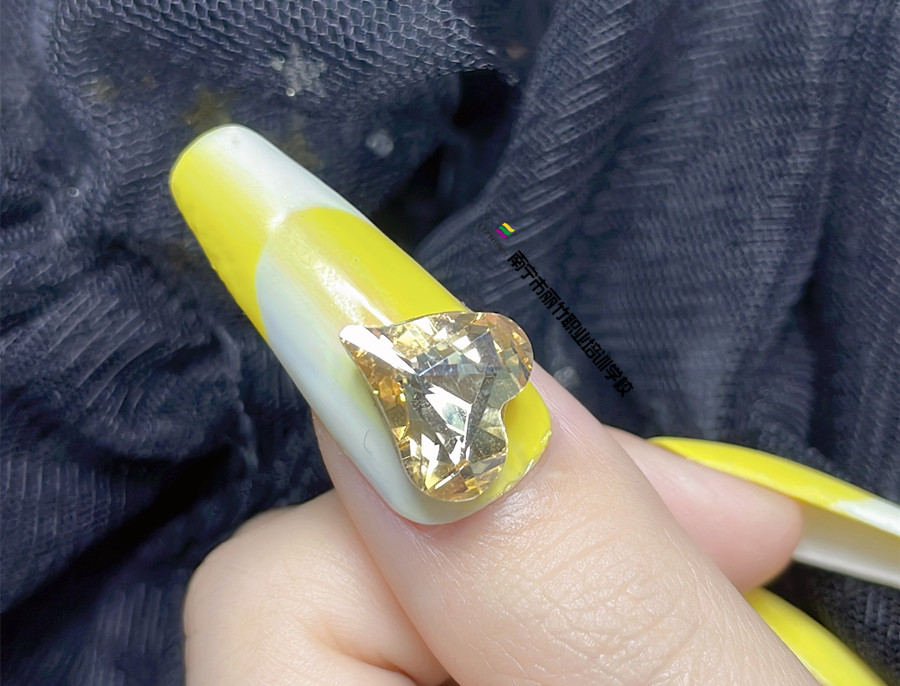 飾品美甲，廣西美甲造型培訓(xùn)學(xué)員作品