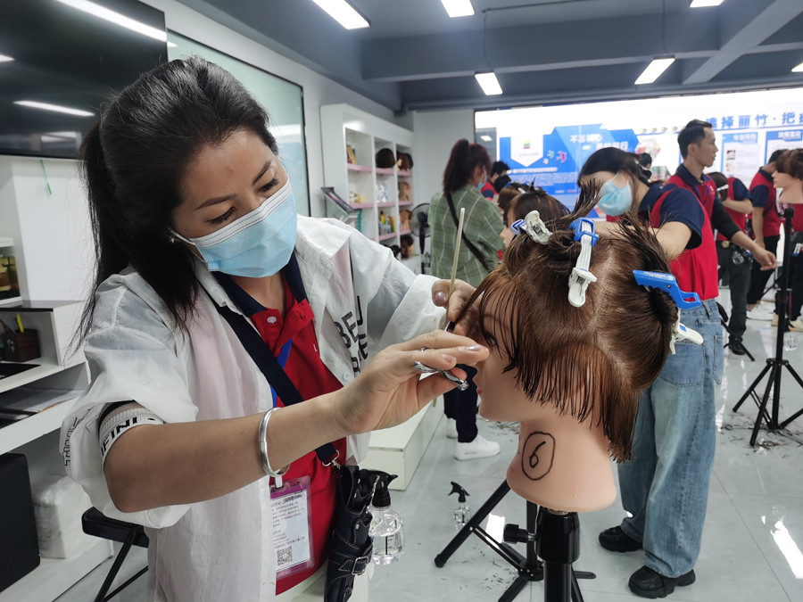 剪劉海的好與壞，南寧美發(fā)培訓(xùn)課程分享