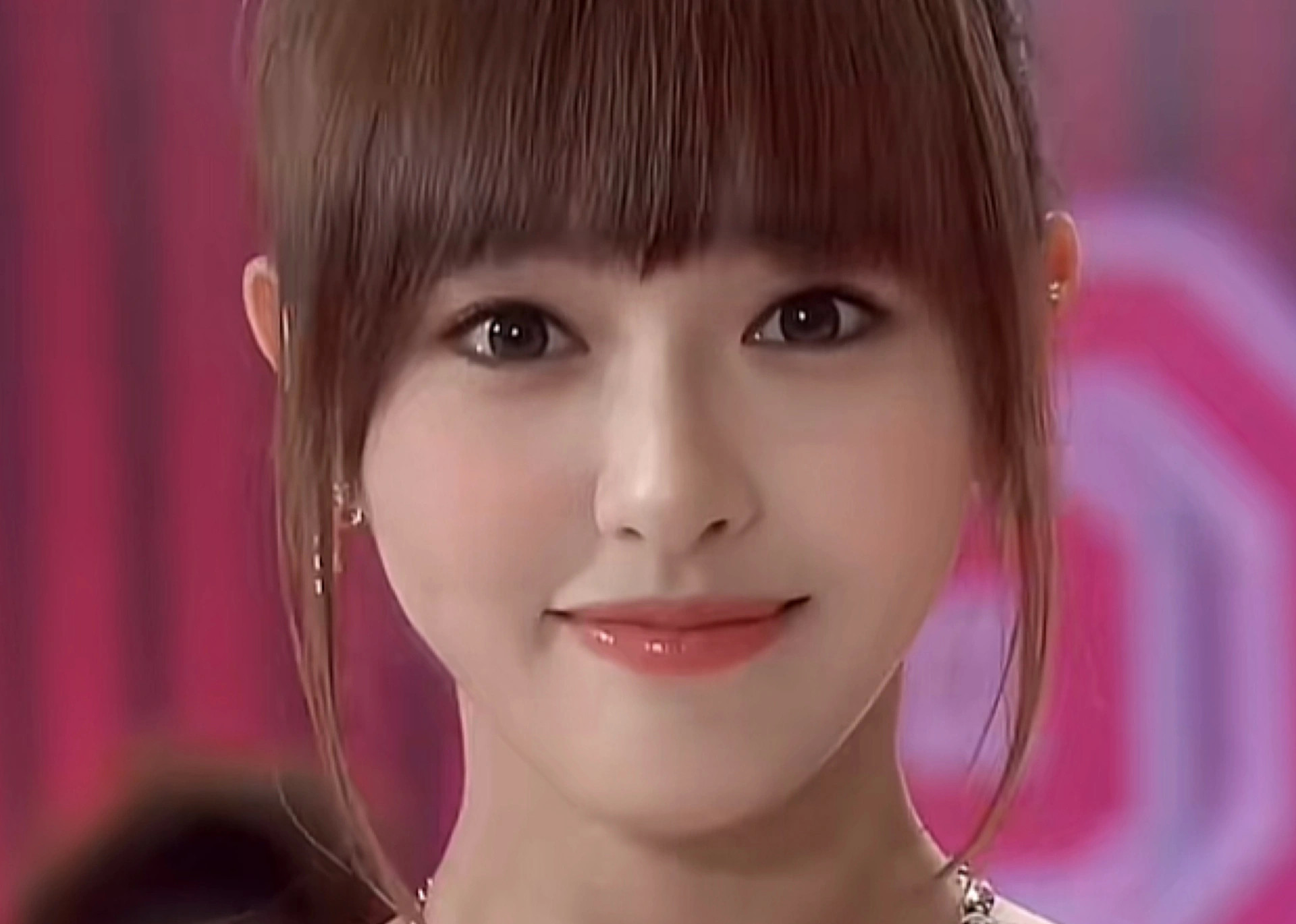 廣西化妝師基礎(chǔ)課程：腫眼泡眼妝新手畫(huà)法