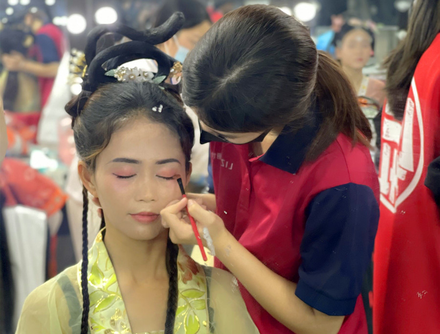 8種眼影的畫(huà)法（上部分）| 零基礎(chǔ)學(xué)眼妝