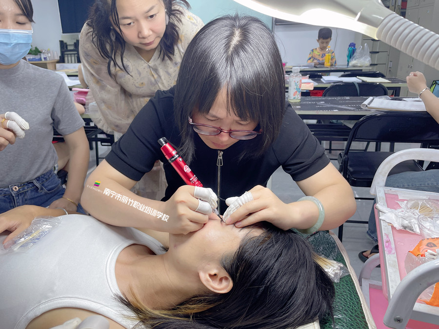 南寧哪里可以學(xué)紋繡？7月22日歡迎來麗竹學(xué)校