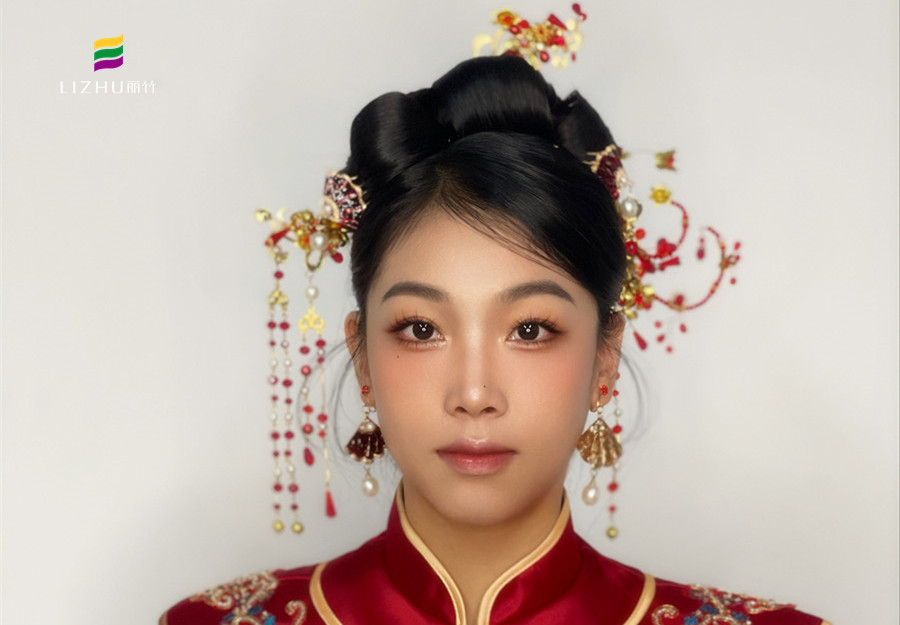 秀禾新娘造型，廣西新娘化妝造型學(xué)校演繹中國風(fēng)