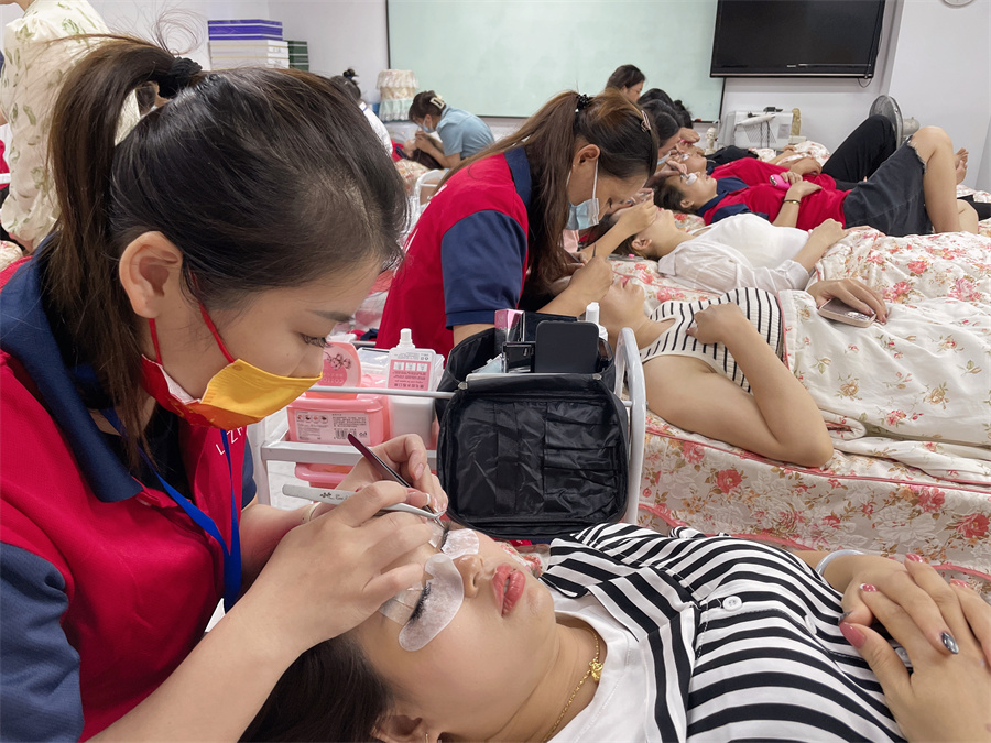 美睫是什么？南寧哪里可以學(xué)美睫？