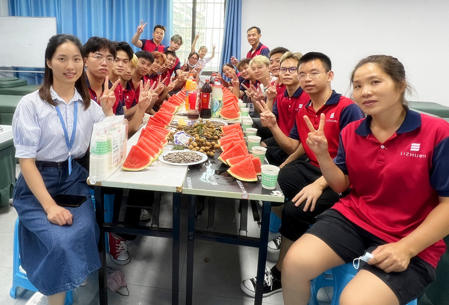 南寧美發(fā)學(xué)校畢業(yè)座談會(huì)，感念師恩