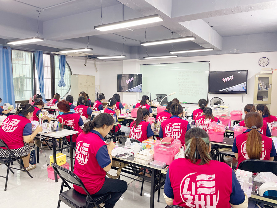 為什么要學(xué)美甲？在南寧學(xué)美甲有前途嗎？