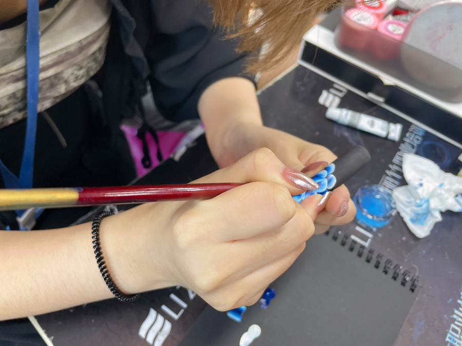 美甲排筆彩繪技巧，廣西美甲培訓(xùn)