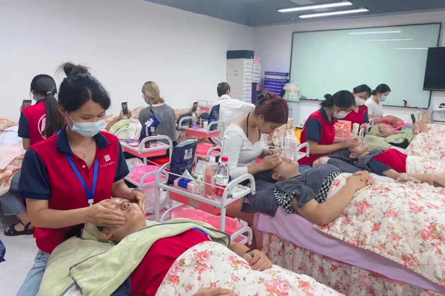 南寧美容學校-桂林美業(yè)技能大賽賽前培訓