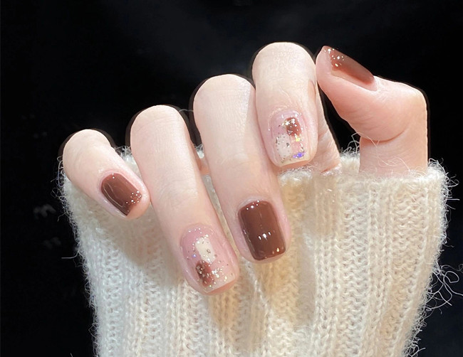 極簡風美甲，廣西美甲培訓中心推薦