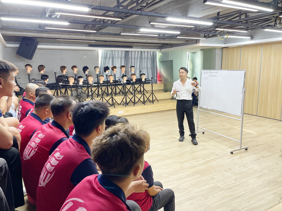 廣西美發(fā)學(xué)校畢業(yè)生就業(yè)宣講會-乾健·形象設(shè)計沙龍專場