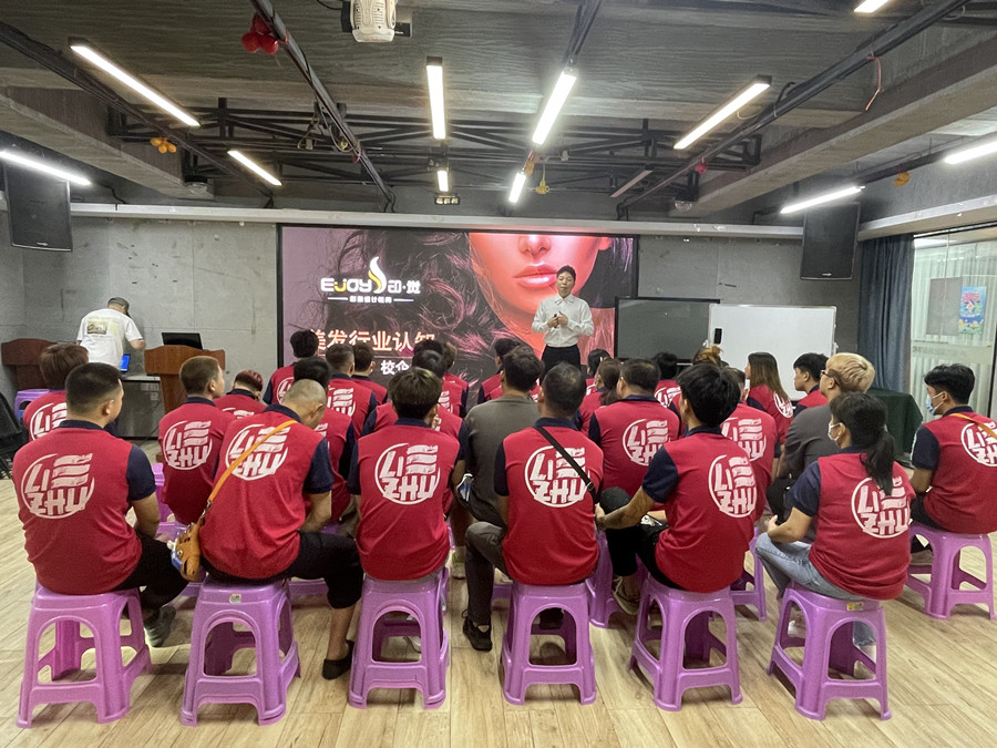 廣西學(xué)美發(fā)哪里推薦工作？廣西美發(fā)行業(yè)前景