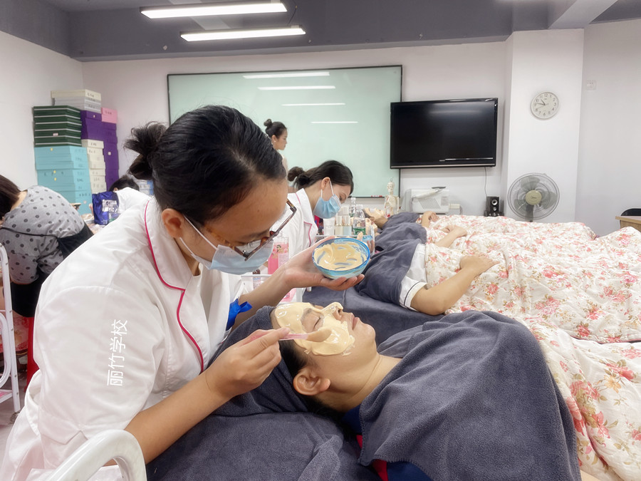 紋眉后可以敷面膜嗎？廣西紋繡師解釋給你聽