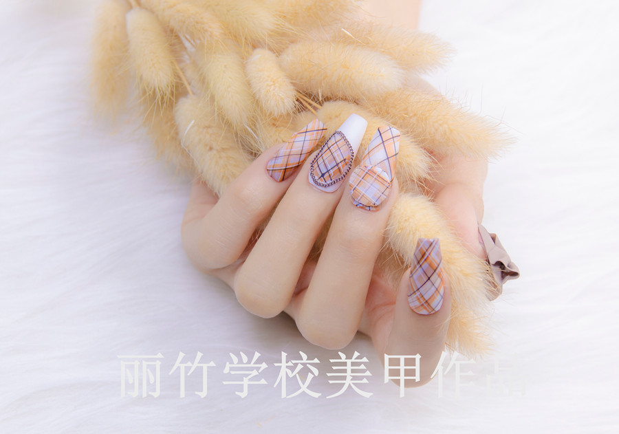 適合新手的美甲款式，廣西美甲款式進(jìn)修培訓(xùn)分享